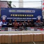 Pemusnahan ini dilaksanakan sebagai bentuk komitmen dalam penegakan hukum dan perlindungan terhadap masyarakat dari peredaran barang ilegal.