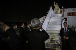 Presiden Prabowo Subianto meninggalkan Singapura pada Senin malam, 16 Juni 2025 melalui Pangkalan Udara Paya Lebar Air Base sekitar pukul 22.45 waktu setempat. (Foto: BPMI Setpres) Read more: https://setkab.go.id/bertolak-dari-singapura-presiden-prabowo-lanjutkan-lawatan-ke-rusia/