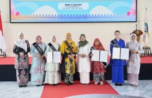 Bunda PAUD Provinsi Kepulauan Riau, Hj. Dewi Kumalasari Ansar, secara resmi melantik Bunda PAUD Kabupaten/Kota se-Kepri periode 2025–2030