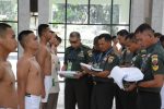 Komandan Korem 031/Wira Bima, Brigjen TNI Sugiyono, memimpin langsung jalannya Sidang Parade Penerimaan Calon Bintara Prajurit Karier (PK) TNI Angkatan Darat Tahun Anggaran 2025 di Subpanda Pekanbaru.