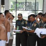 Komandan Korem 031/Wira Bima, Brigjen TNI Sugiyono, memimpin langsung jalannya Sidang Parade Penerimaan Calon Bintara Prajurit Karier (PK) TNI Angkatan Darat Tahun Anggaran 2025 di Subpanda Pekanbaru.