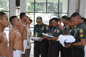 Komandan Korem 031/Wira Bima, Brigjen TNI Sugiyono, memimpin langsung jalannya Sidang Parade Penerimaan Calon Bintara Prajurit Karier (PK) TNI Angkatan Darat Tahun Anggaran 2025 di Subpanda Pekanbaru.