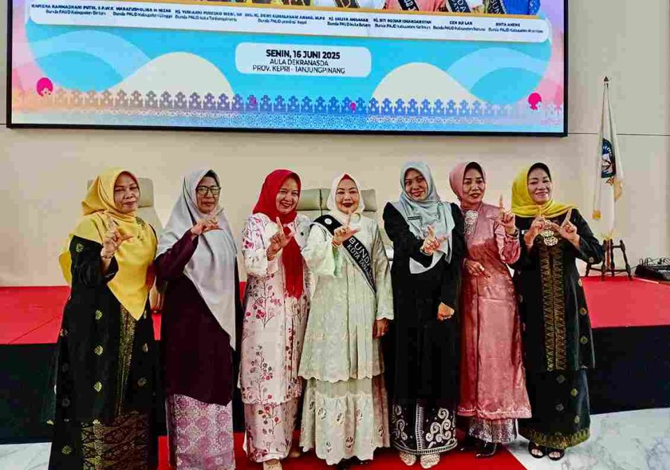 Hj. Yuniarni Pustoko Weni, S.H., resmi dikukuhkan sebagai Bunda Pendidikan Anak Usia Dini (PAUD) Kota Tanjungpinang periode 2025–2030.