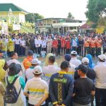 Tak lagi dibalut batik atau kemeja formal, para aparatur sipil negara (ASN) dan pegawai non-ASN kini tampil dalam balutan seragam olahraga.