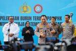 Kapolri Jenderal Listyo Sigit Prabowo melepas 700 buruh yang terdampak Pemutusan Hubungan Kerja (PHK)