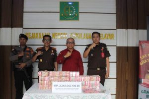Kejaksaan Tinggi Sulawesi Selatan melalui Asisten Tindak Pidana Khusus (Aspidsus) Jabal Nur memimpin konferensi pers terkait pemulihan kerugian negara