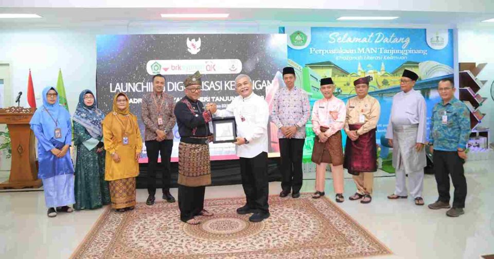 PT. Bank Riau Kepri Syariah (Perseroda) resmi meluncurkan program Digitalisasi Keuangan di lingkungan Madrasah Aliyah Negeri (MAN) Tanjungpinang, Jumat (20/6/2025).
