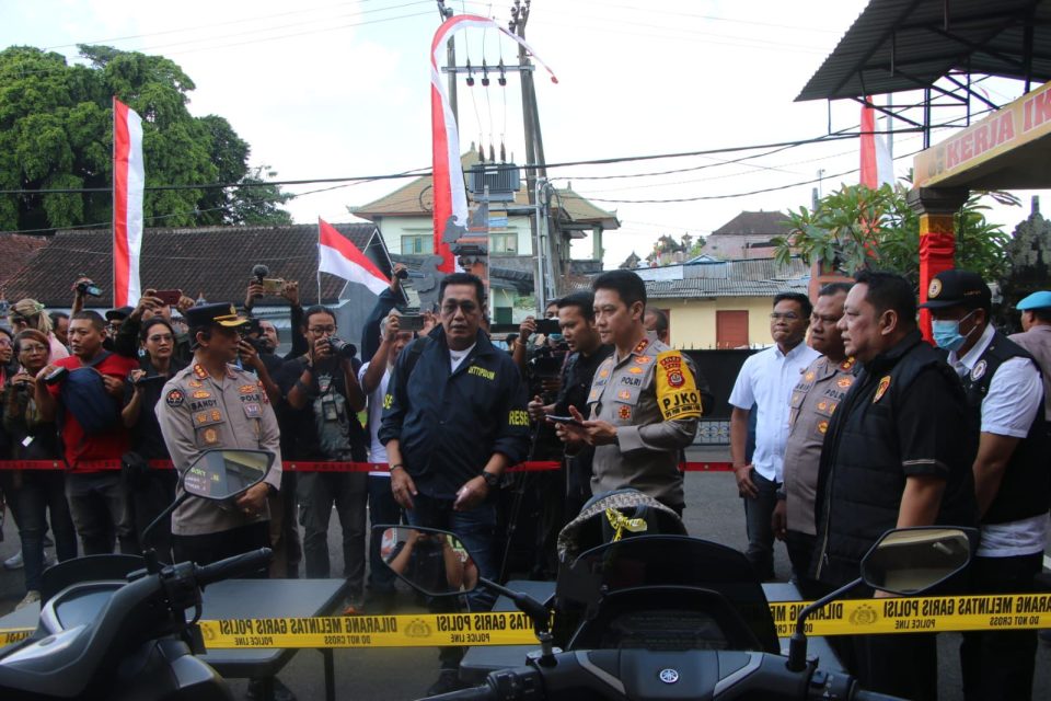 Kepolisian Daerah (Polda) Bali mengungkap kasus penembakan terhadap dua warga negara asing (WNA) asal Australia yang terjadi di sebuah vila di kawasan Mengwi, Badung.Rabu (18/6),