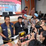 Polda Riau kembali mencetak prestasi dalam pemberantasan narkotika dengan mengungkap peredaran shabu seberat 14,96 kilogram.