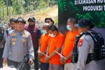 Empat orang tersangka diamankan karena diduga mengelola kebun kelapa sawit tanpa izin