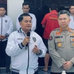 Penangkapan ini merupakan hasil pengembangan kasus siaran langsung bermuatan pornografi yang menjerat tiga tersangka lain, yakni RA (25), RPL (19), dan **MGOS (15