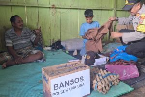 Kepolisian Resor Tojo Unauna (Polres Touna) menunjukkan komitmen nyata dalam mendukung hak pendidikan bagi anak-anak kurang mampu