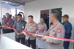 Dalam rangka memperingati Hari Bhayangkara ke-79, Polresta Tanjungpinang meresmikan satu unit rumah hasil program bedah rumah untuk warga kurang mampu di Gang Senggol, RT 3/RW 2, Kelurahan Kampung Bugis, Kecamatan Tanjungpinang Kota, Kamis (26/6/2025).