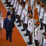Presiden Republik Indonesia Prabowo Subianto tiba di Parliament House Singapura dan menerima sambutan resmi penuh kehormatan dari oleh Presiden Singapura, Tharman Shanmugaratnam, pada Senin, 16 Juni 2025. (Foto: BPMI Setpres) Read more: https://setkab.go.id/presiden-prabowo-disambut-upacara-kenegaraan-di-parliament-house-singapura/