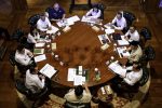 Presiden Prabowo Subianto memimpin rapat terbatas bersama jajaran Menteri Kabinet Merah Putih terkait di kediaman pribadinya di Hambalang, Kabupaten Bogor, Jawa Barat, pada Senin, 23 Juni 2025. (Foto: BPMI Setpres) Read more: https://setkab.go.id/presiden-prabowo-tegaskan-kemandirian-bangsa-dimulai-dari-pendidikan-berkelas-dunia/
