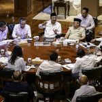 Presiden Prabowo Subianto memanggil sejumlah menteri untuk membahas tentang kesiapan penyelenggaraan Sekolah Rakyat pada Senin, 23 Juni 2025 di Hambalang, Kabupaten Bogor, Provinsi Jawa Barat. (Foto: BPMI Setpres) Read more: https://setkab.go.id/menuju-tahun-ajaran-baru-presiden-prabowo-beserta-jajaran-mantapkan-sekolah-rakyat/