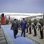 Presiden Republik Indonesia Prabowo Subianto menyambut langsung kedatangan Perdana Menteri (PM) Malaysia Anwar Ibrahim