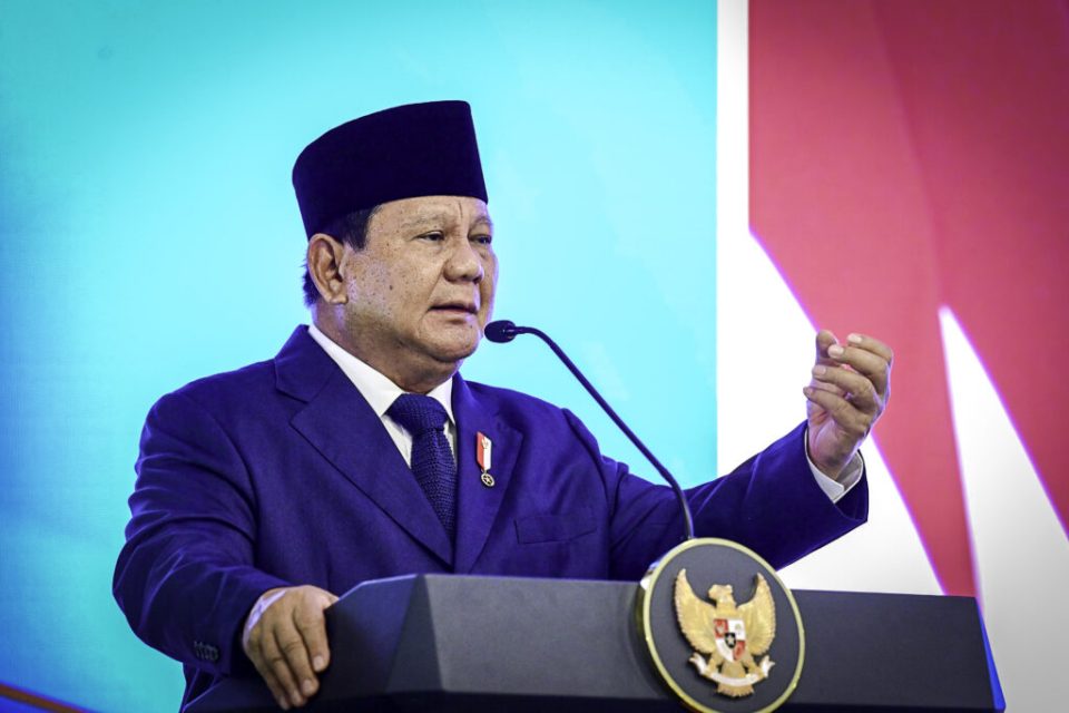 Presiden Prabowo menyampaikan sambutannya saat menghadiri acara Pengukuhan 1.451 Hakim Mahkamah Agung, di Kantor Mahkamah Agung, Jakarta pada Kamis, 12 Juni 2025. (Foto: BPMI Setpres) Read more: https://setkab.go.id/presiden-prabowo-tegaskan-keberhasilan-bangsa-ditentukan-oleh-kekuatan-sistem-hukum/