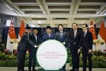 Presiden Republik Indonesia Prabowo Subianto dan Perdana Menteri Singapura Lawrence Wong menghadiri Renewable Energy Interconnectors Milestone Ceremony di Parliament House, Singapura, Senin (16/6/2025).