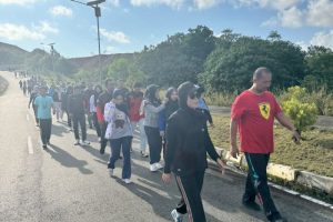 Dalam rangka mempererat kebersamaan sekaligus menjaga kebugaran jasmani, Sekretariat DPRD Provinsi Kepulauan Riau menggelar kegiatan Jalan Santai dan gotong royong pada Jumat (13/6).