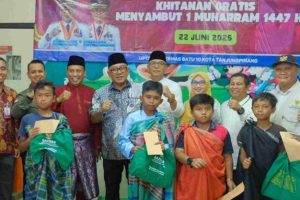 Wali Kota Tanjungpinang, Lis Darmansyah, Serta Ketua DPRDmenghadiri sekaligus menyaksikan langsung pelaksanaan kegiatan Khitanan Massal Gratis yang digelar oleh Dinas Kesehatan