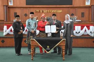 Rapat Paripurna ini menjadi langkah penting dalam menyelaraskan regulasi daerah dengan kebijakan nasional
