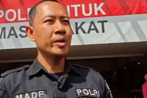 Aparat kepolisian berhasil mengamankan dua orang debt collector berinisial UJ dan SH yang kedapatan membawa senjata api jenis air gun di kawasan Jalan Tole Iskanda