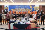 Dalam konferensi pers, Kepala Bea Cukai Soekarno-Hatta Gatot Sugeng Wibowo menjelaskan bahwa penindakan ini juga berhasil mengamankan 10 tersangka, terdiri atas 5 WNI dan 5 WNA asal Belanda, Jerman, Singapura, Malaysia, dan Tiongkok.