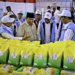 Presiden Prabowo Subianto meresmikan peluncuran kelembagaan 80.081 Koperasi Desa/Kelurahan Merah Putih (KDMP/KKMP) dalam sebuah acara yang digelar di Koperasi Desa Merah Putih Bentangan, Desa Bentangan, Kecamatan Wonosari, Kabupaten Klaten, pada Senin, 21 Juli 2025. (Foto: BPMI Setpres) Read more: https://setkab.go.id/masyarakat-sambut-antusias-peluncuran-80-081-koperasi-merah-putih-harapan-baru-untuk-ekonomi-desa/