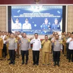 Gubernur Ansar berfoto bersama Gugus Tugas TPPO Kepri. Pengukuhan ini menandai babak baru komitmen Provinsi Kepri dalam melindungi masyarakat dari praktik kejahatan perdagangan manusia.
