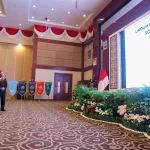 Peluncuran Buku "Ibu Sehat Anak Kuat Generasi Bebas Stunting" karya Hj Dewi Kumalasari Ansar pada peringatan Harganas 2025 tingkat Provinsi Kepri, Rabu (16/7/2025). (Enji/Diskominfo Kepri)