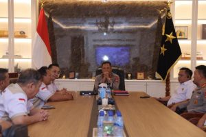 Kapolda Kepulauan Riau Irjen. Pol. Asep Safrudin, S.I.K., M.H. menerima audiensi dari pengurus Gerakan Masyarakat Sanathana Dharma Nusantara (GEMA SADHANA) Provinsi Kepri, bertempat di ruang kerjanya pada Rabu (30/7/2025).
