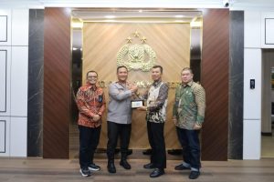 Kapolda Kepulauan Riau Irjen Pol. Asep Safrudin, S.I.K., M.H., menerima kunjungan silaturahmi General Manager PT PLN (Persero) Unit Induk Riau-Kepri