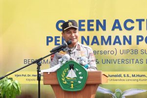 Kapolda Riau Irjen Pol Herry Heryawan menghadiri kegiatan penanaman 300 pohon di Kampus Universitas Lancang Kuning (Unilak), Jalan Yos Sudarso, Kecamatan Rumbai, Senin (7/7).