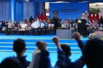 Kapolri Jenderal Listyo Sigit Prabowo secara resmi melepas sebanyak 1.575 buruh terdampak Pemutusan Hubungan Kerja
