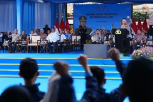 Kapolri Jenderal Listyo Sigit Prabowo secara resmi melepas sebanyak 1.575 buruh terdampak Pemutusan Hubungan Kerja