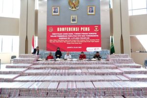 Tim Penuntut Umum dari Direktorat Penuntutan Jaksa Agung Muda Bidang Tindak Pidana Khusus (JAM PIDSUS) Kejaksaan Agung menyita uang senilai Rp1.374.892.735.527,50