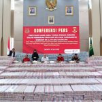 Tim Penuntut Umum dari Direktorat Penuntutan Jaksa Agung Muda Bidang Tindak Pidana Khusus (JAM PIDSUS) Kejaksaan Agung menyita uang senilai Rp1.374.892.735.527,50