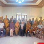 Bunda Weni juga menekankan pentingnya komunikasi dan koordinasi antarbidang untuk memperkuat peran Dekranasda dalam membina dan mengembangkan kerajinan daerah.