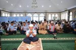Keluarga besar Lanud Sultan Hasanuddin dengan antusias mengikuti ceramah Parenting Series yang disampaikan oleh Ustadz Yosi Al Muzanni, S.S., di Hanggar Skadron Udara 5 Lanud Sultan Hasanuddin, Kamis (24/7/2025).