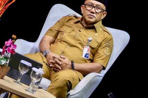 Jika tahun 2024 hanya dua stel yang diberikan, tahun ini jumlahnya ditingkatkan menjadi empat stel, yaitu seragam OSIS, batik, olahraga, dan pakaian kurung Melayu.