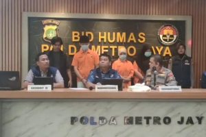Direktorat Reserse Siber Polda Metro Jaya berhasil mengungkap kasus penipuan dengan modus love scamming melalui media sosial. Tiga orang pelaku berinisial ORM, R, dan ABD telah diamankan oleh petugas, sementara satu pelaku lainnya berinisial A masih dalam pengejaran.Senin (23/6/2025).