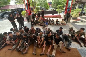 Dalam operasi penindakan yang digelar Minggu (20/7/2025) pagi di Jalan Yos Sudarso Km 12, Medan Labuhan, polisi mengamankan 38 orang.
