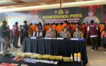 Kapolres Banjarbaru AKBP Pius X Febry Aceng Loda dalam konferensi pers di Aula Joglo Polres Banjarbaru pada Senin (14/7/2025