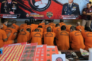Polresta Bandung mencatat capaian signifikan dalam pemberantasan narkoba selama semester pertama 2025, sebanyak 181 kasus berhasil diungkap dengan 211 tersangka diamankan, meningkat tajam dibanding periode yang sama tahun lalu.Selasa (29/7/2025),