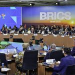 Presiden Republik Indonesia, Prabowo Subianto, menghadiri sesi pleno Konferensi Tingkat Tinggi (KTT) BRICS 2025 yang digelar di Museum of Modern Art (MAM), Rio de Janeiro, Brasil, pada Minggu, 6 Juli 2025. (Foto: BPMI Setpres) Read more: https://setkab.go.id/presiden-prabowo-dorong-brics-jadi-motor-kerja-sama-ekonomi-selatan-global/