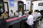 Presiden Republik Indonesia Prabowo Subianto menegaskan bahwa posisi Indonesia di panggung global kini semakin dihormati dan diakui. Hal tersebut ia sampaikan usai berkunjung ke kediaman Presiden ke-7 RI, Joko Widodo, di Sumber, Surakarta, Minggu (20/7/2025).
