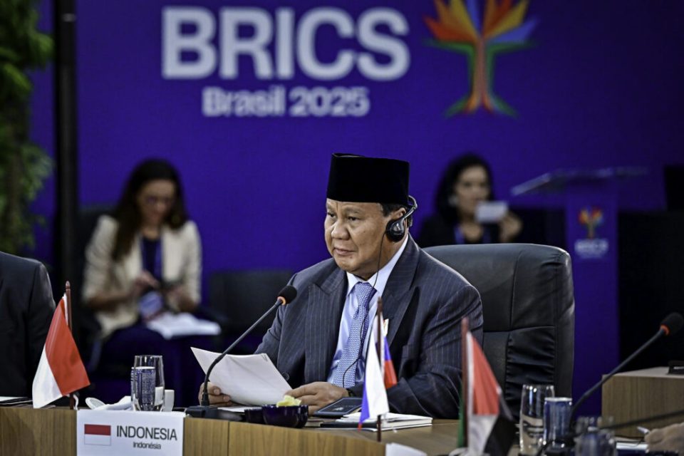 Presiden Republik Indonesia, Prabowo Subianto, menghadiri hari pertama Konferensi Tingkat Tinggi (KTT) BRICS 2025 yang digelar di Rio de Janeiro, Brasil, pada Minggu, 6 Juli 2025. (Foto: BPMI Setpres) Read more: https://setkab.go.id/presiden-prabowo-hadiri-ktt-brics-2025-tegaskan-posisi-strategis-indonesia-di-kancah-global/