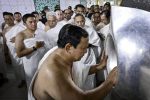 Presiden Republik Indonesia Prabowo Subianto melaksanakan ibadah Umrah di Masjidil Haram, Makkah, pada Rabu dini hari (3/7/2025), di sela-sela rangkaian kunjungan kenegaraannya ke Kerajaan Arab Saudi.