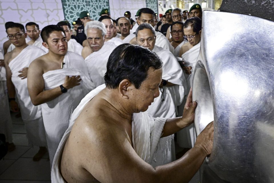Presiden Republik Indonesia Prabowo Subianto melaksanakan ibadah Umrah di Kota Suci Makkah pada Rabu dini hari, 3 Juli 2025. (Foto: BPMI Setpres) Read more: https://setkab.go.id/presiden-prabowo-laksanakan-ibadah-umrah-di-sela-kunjungan-kenegaraan-ke-arab-saudi/
